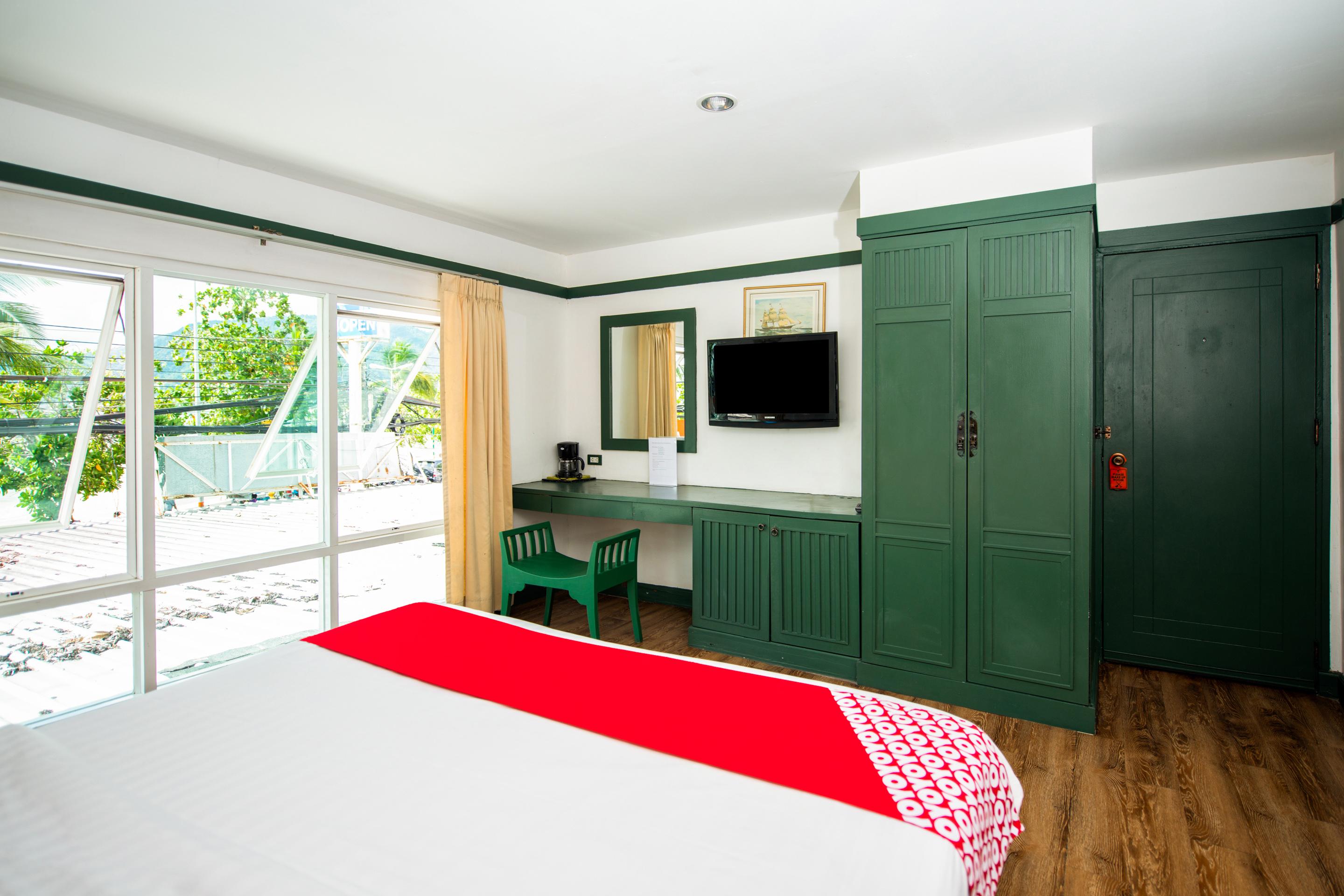 Oyo 255 The Ocean Hotel Patong Bagian luar foto