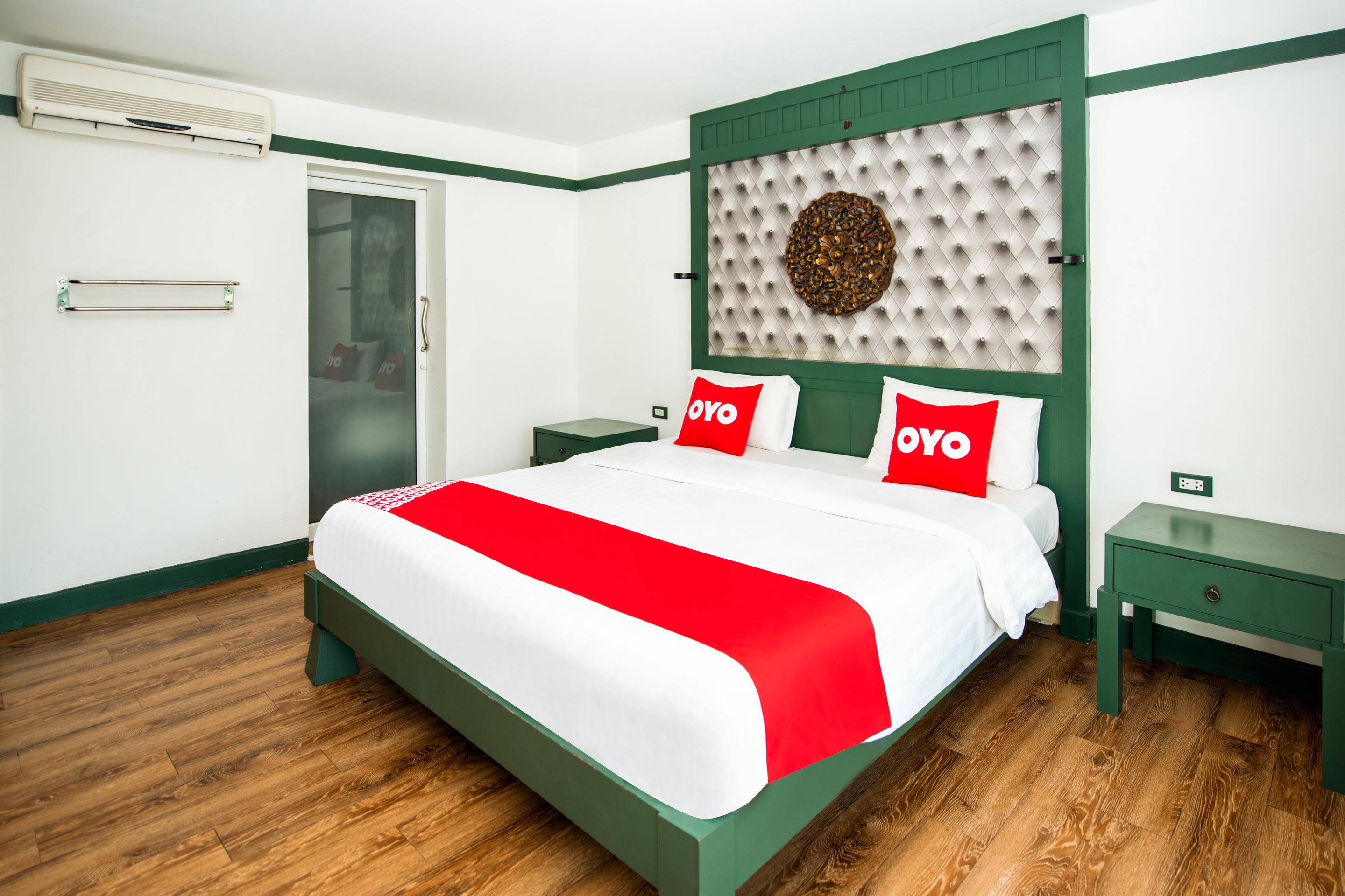Oyo 255 The Ocean Hotel Patong Bagian luar foto