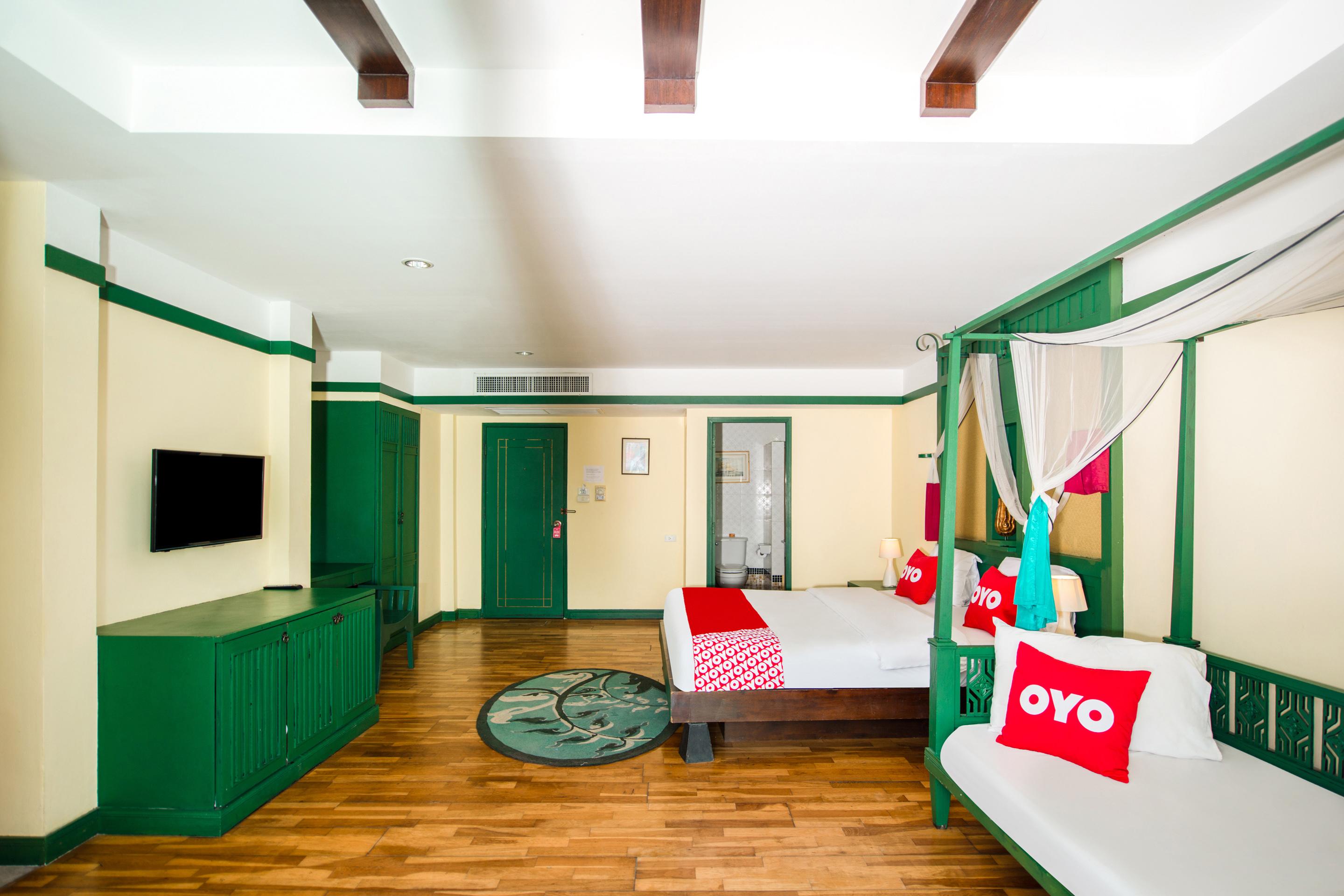 Oyo 255 The Ocean Hotel Patong Bagian luar foto