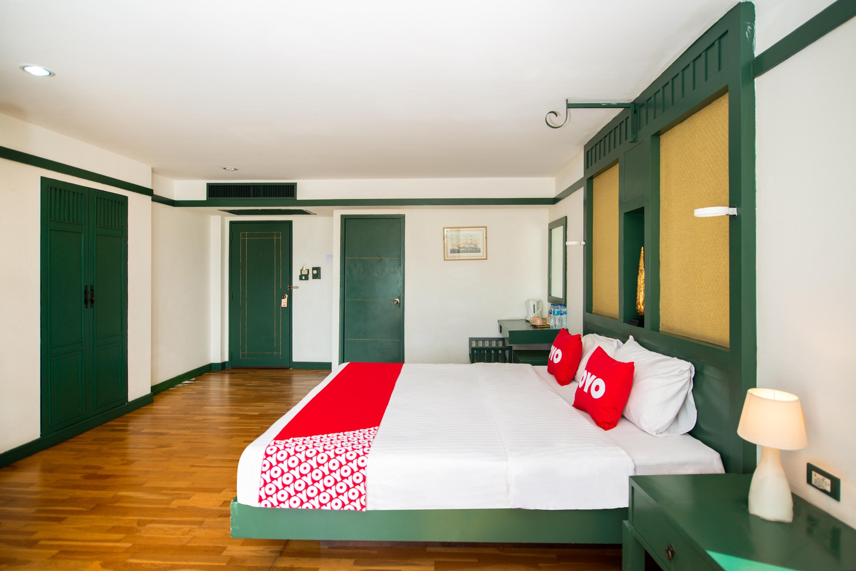 Oyo 255 The Ocean Hotel Patong Bagian luar foto