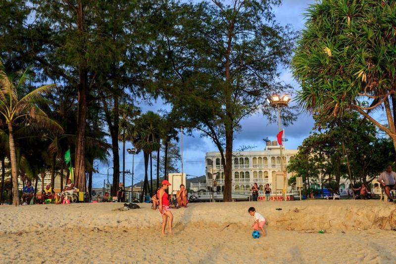 Oyo 255 The Ocean Hotel Patong Bagian luar foto