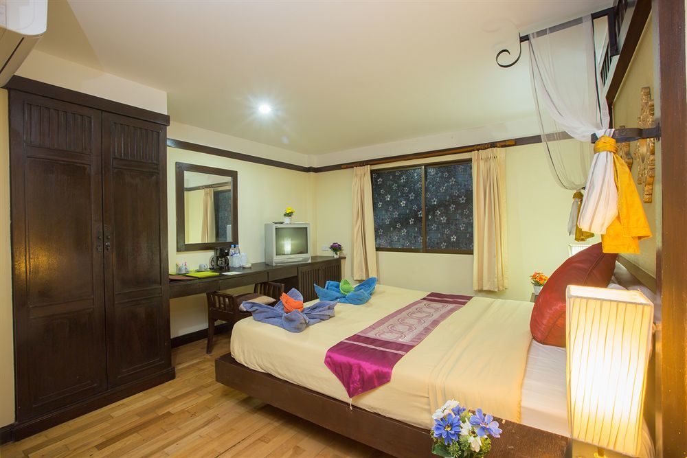 Oyo 255 The Ocean Hotel Patong Bagian luar foto