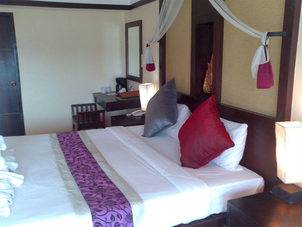 Oyo 255 The Ocean Hotel Patong Bagian luar foto