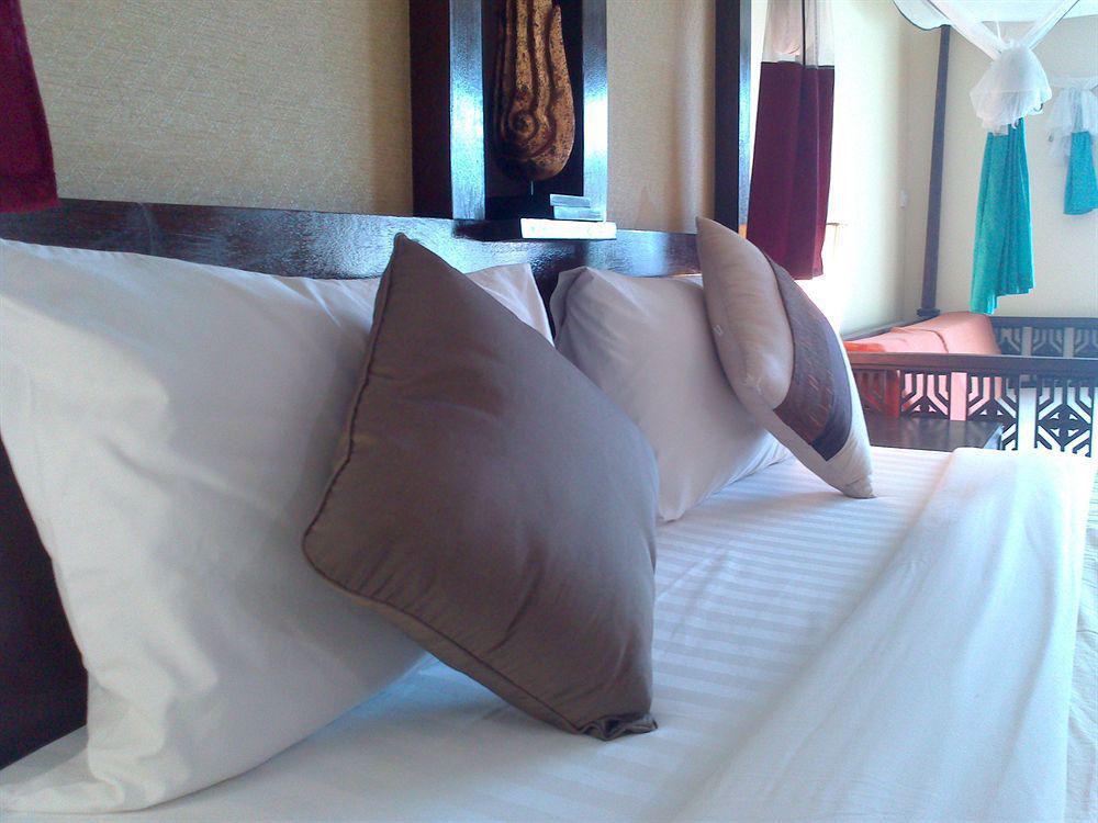 Oyo 255 The Ocean Hotel Patong Bagian luar foto